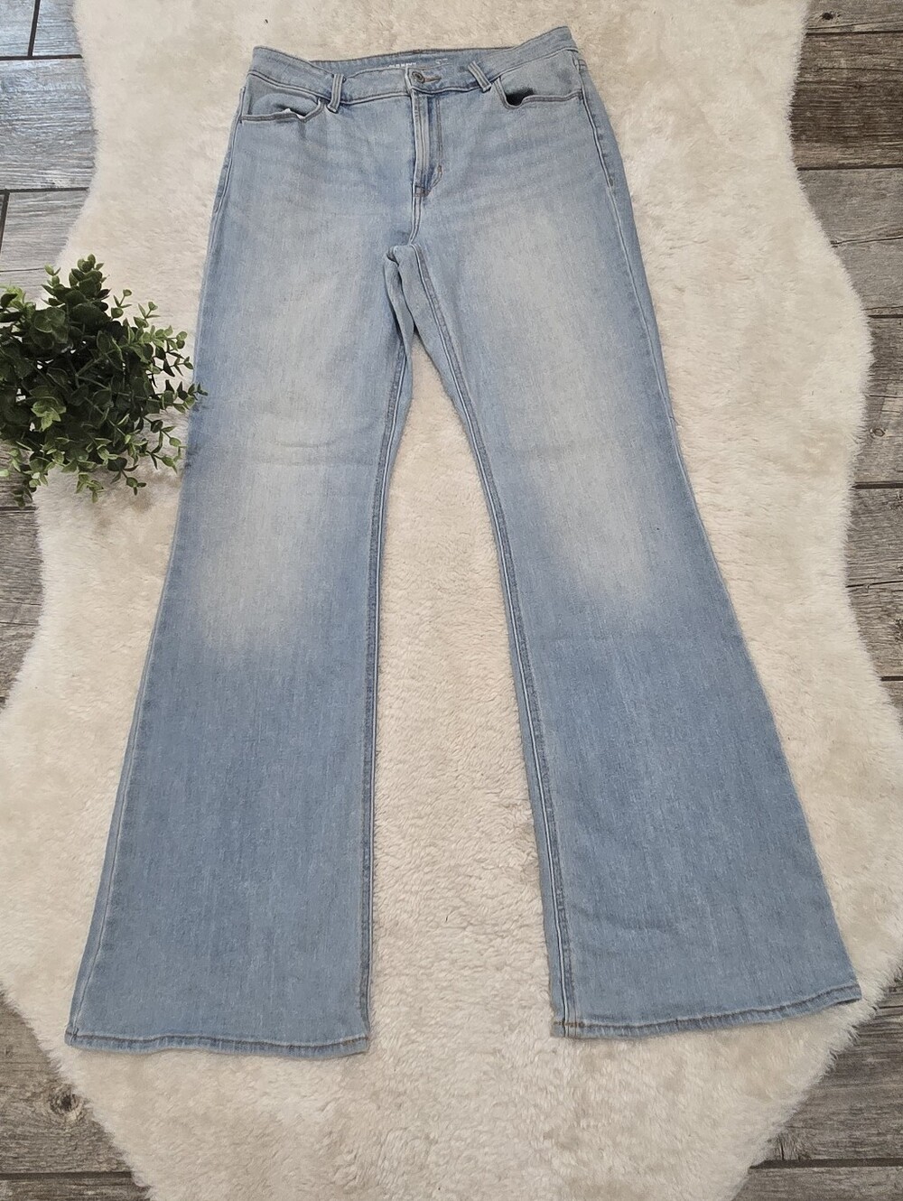 Old Navy High-Rise Wow Flare Light Wash Retro 70s Boho Festival Jeans, 8